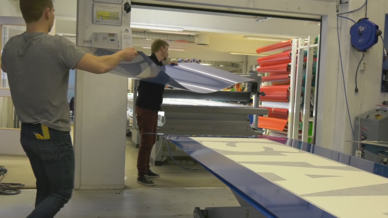 Reklameservice jobber for harde livet